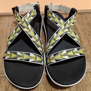 Cross strap tevas